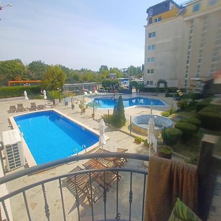 Single Apartment In Searegal Compex Pantai Sunny Bagian luar foto